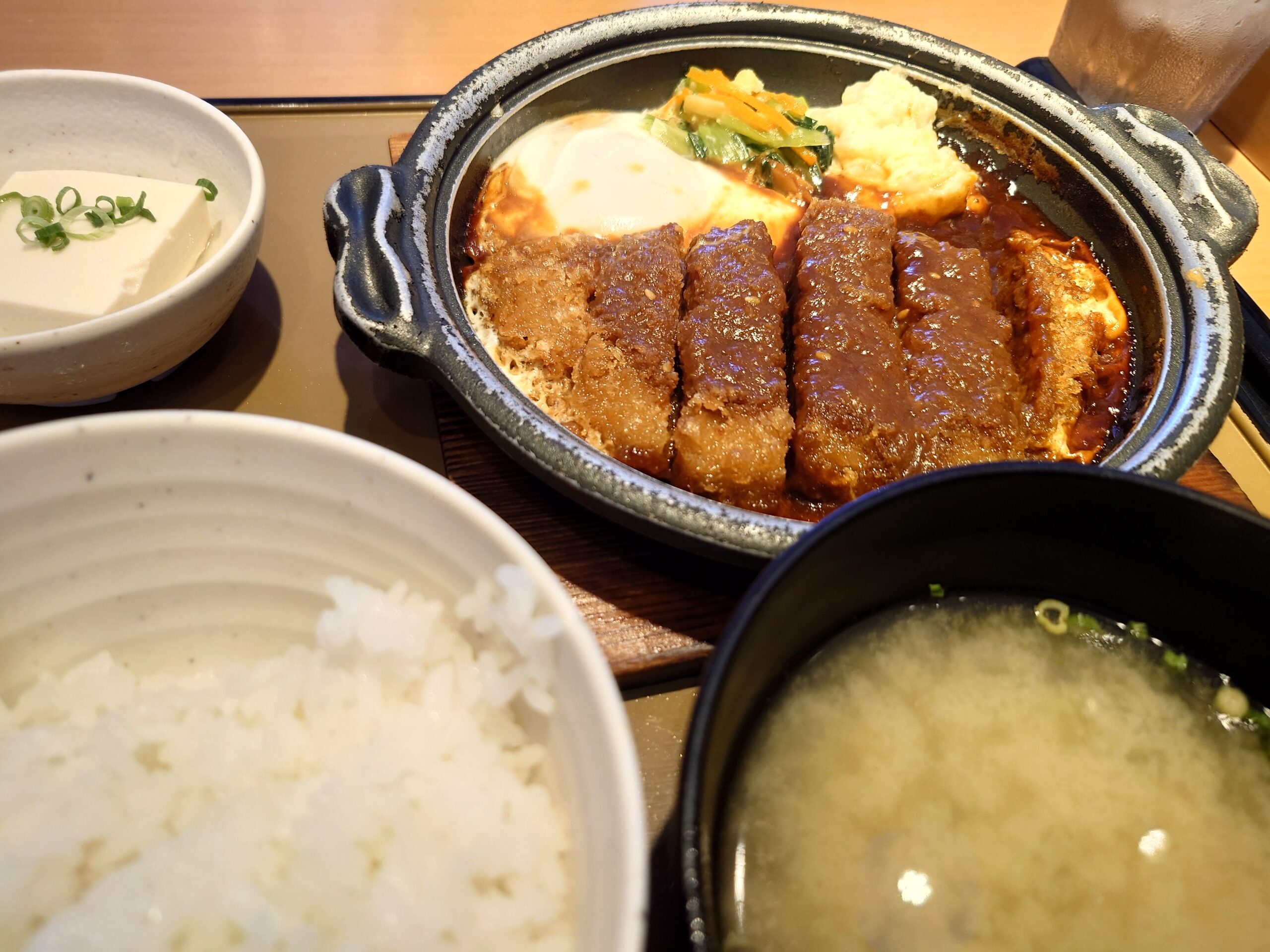 味噌かつ煮定食 860円