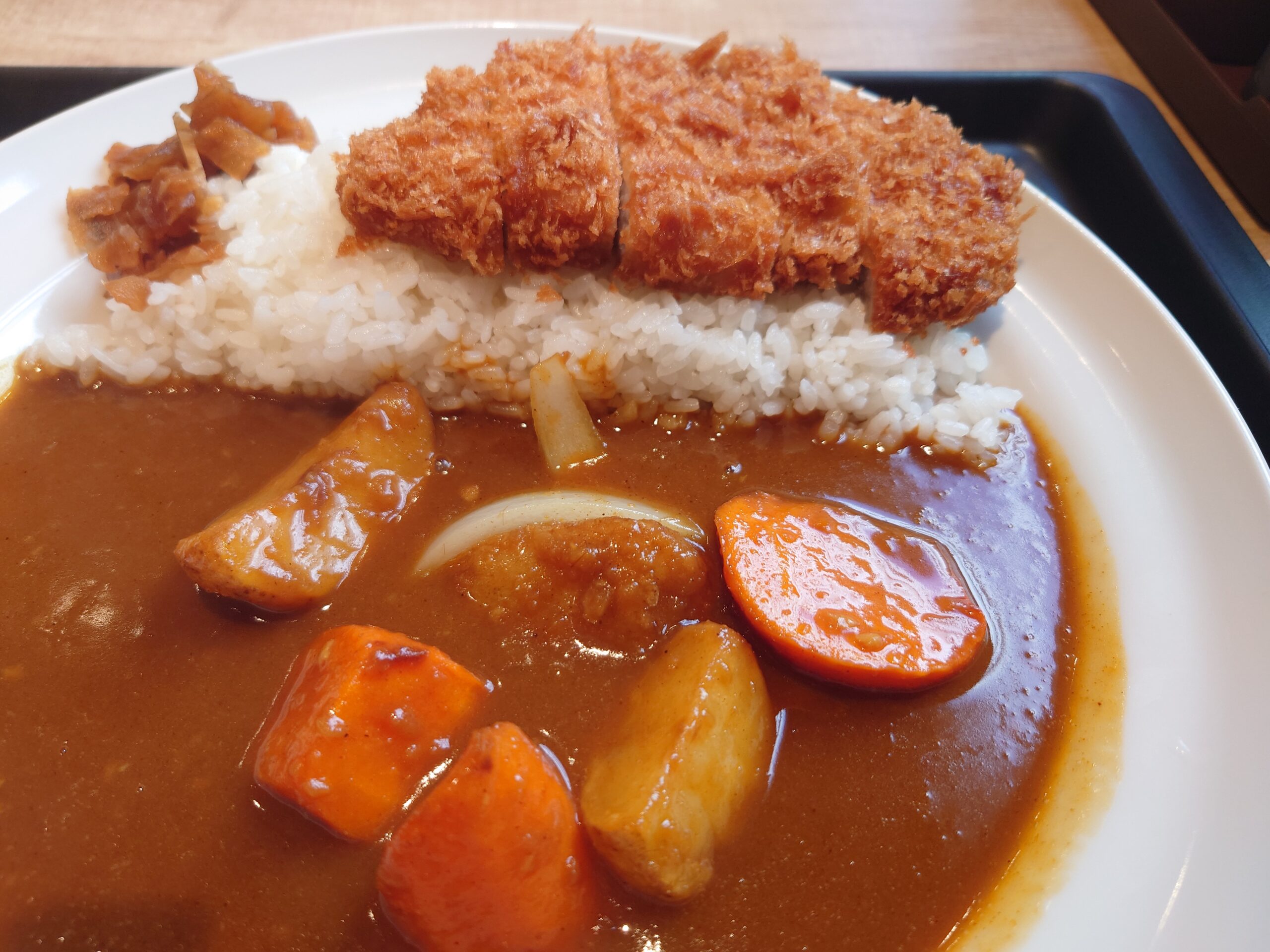 ごろごろ野菜のロースかつカレー　990円