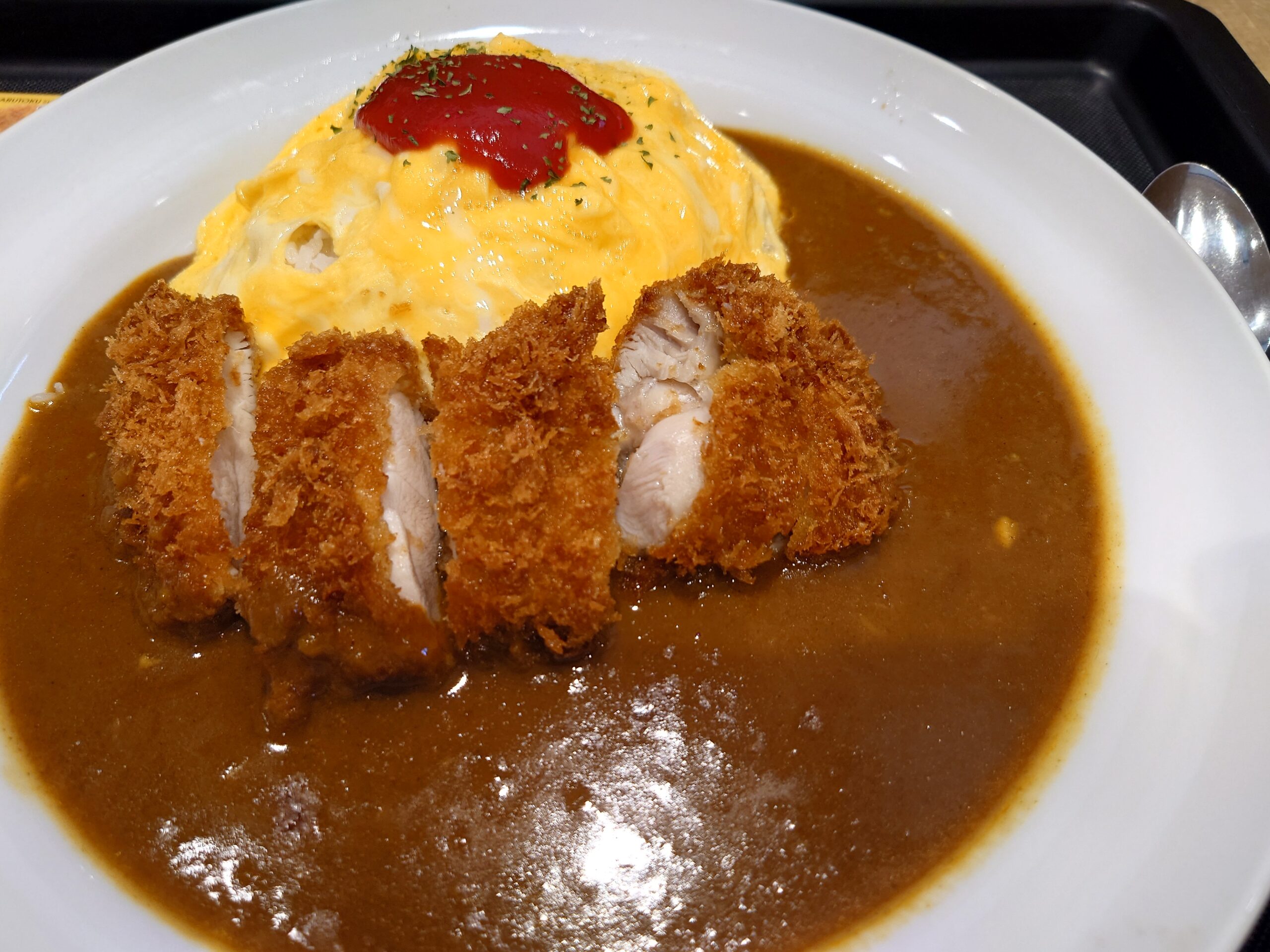 チキンかつオムレツカレー　　1150円