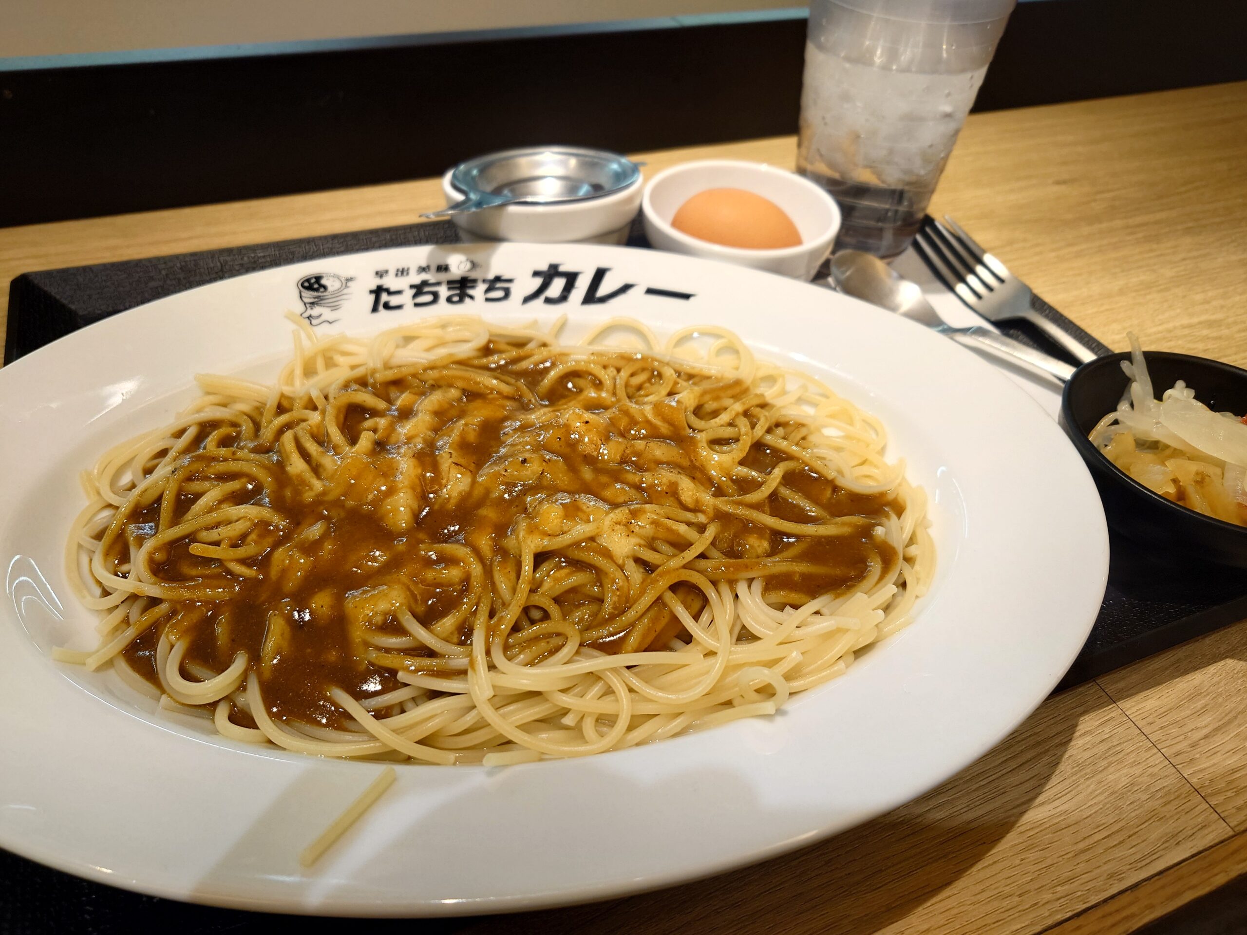 カレーパスタ大盛+チーズ+蘭王(生卵) 1050円